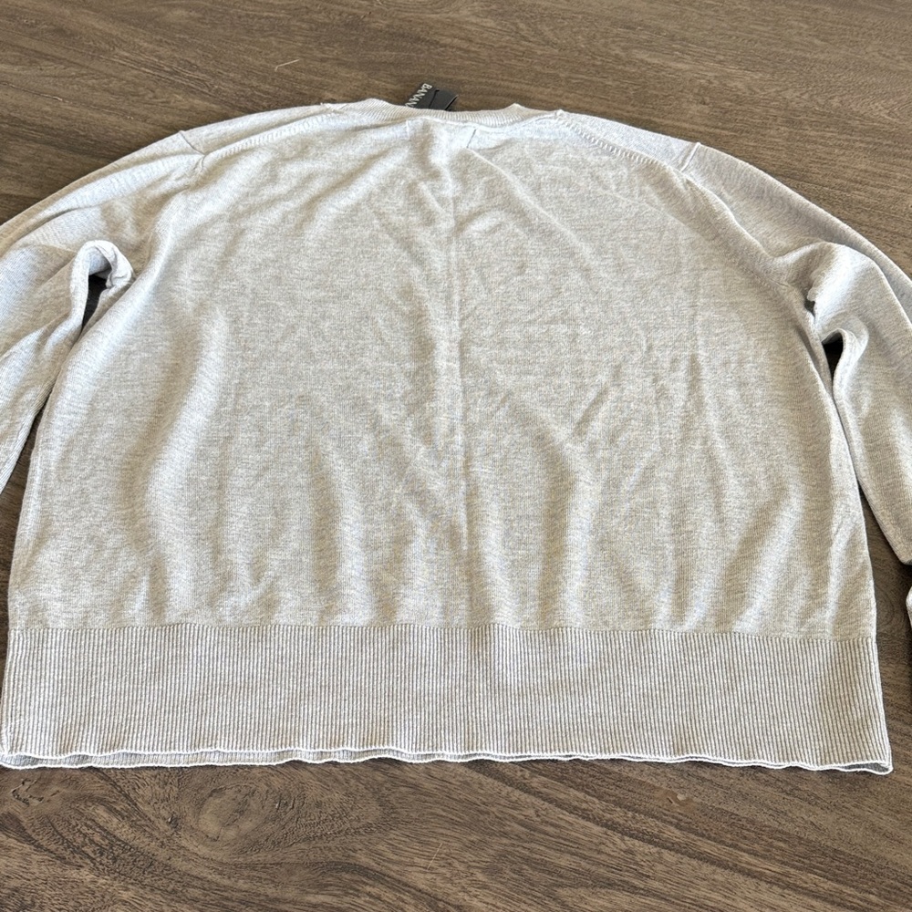 Banana Republic Women's Light Gray Crewneck Sweater - Picture 5 of 6